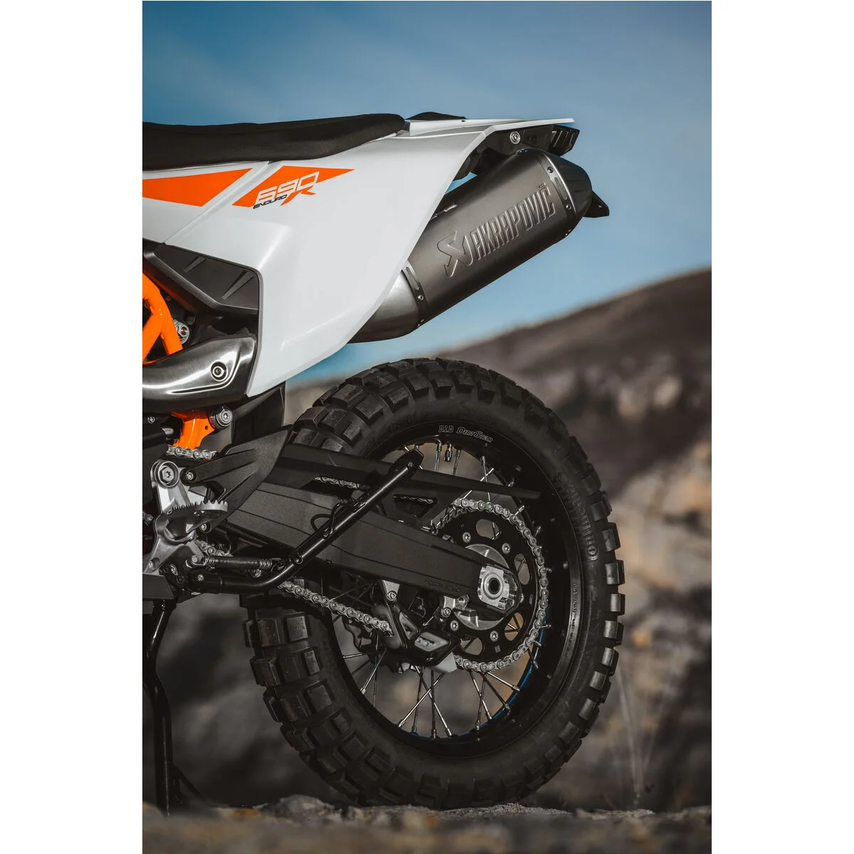 KTM Akrapovič "Slip-On Line" 690 SMC R 2026 - Image 2