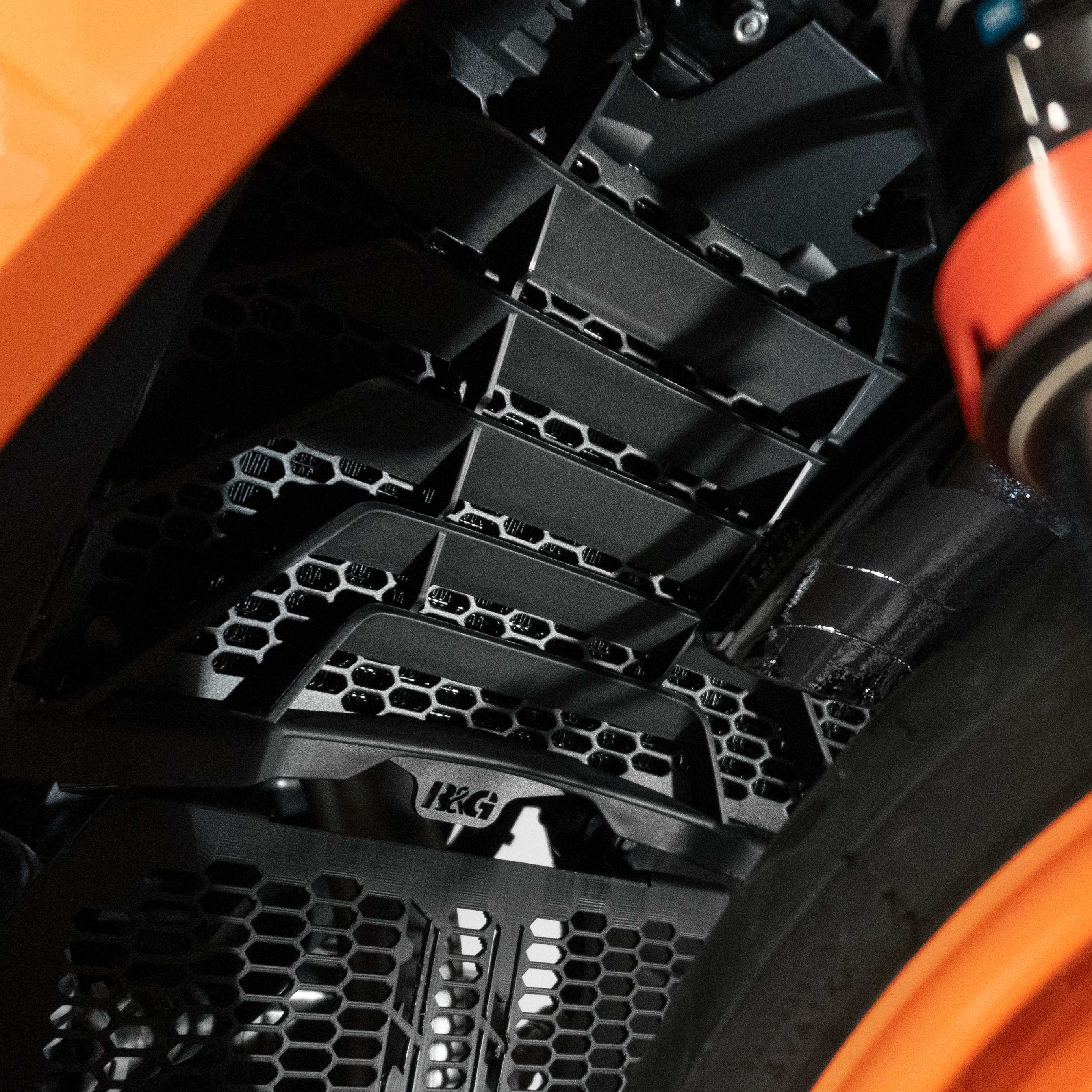 R&G Radiator Guard KTM 125/200/250/390 Duke/RC/Adventure 2022+ - Image 5