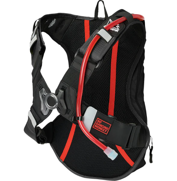 USWE Outlander 9L Hydration Pack - Image 2