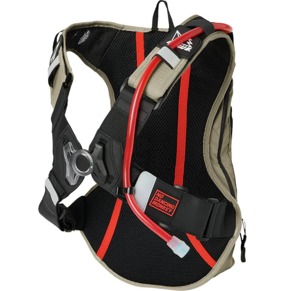 USWE Outlander 9L Hydration Pack - Image 6