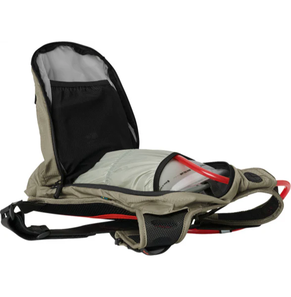 USWE Outlander 9L Hydration Pack - Image 8